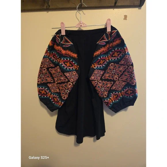 THML Jubilee Embroidered Puff Sleeve Top Womens Small Black NWT Boho SH463 - Picture 2 of 3